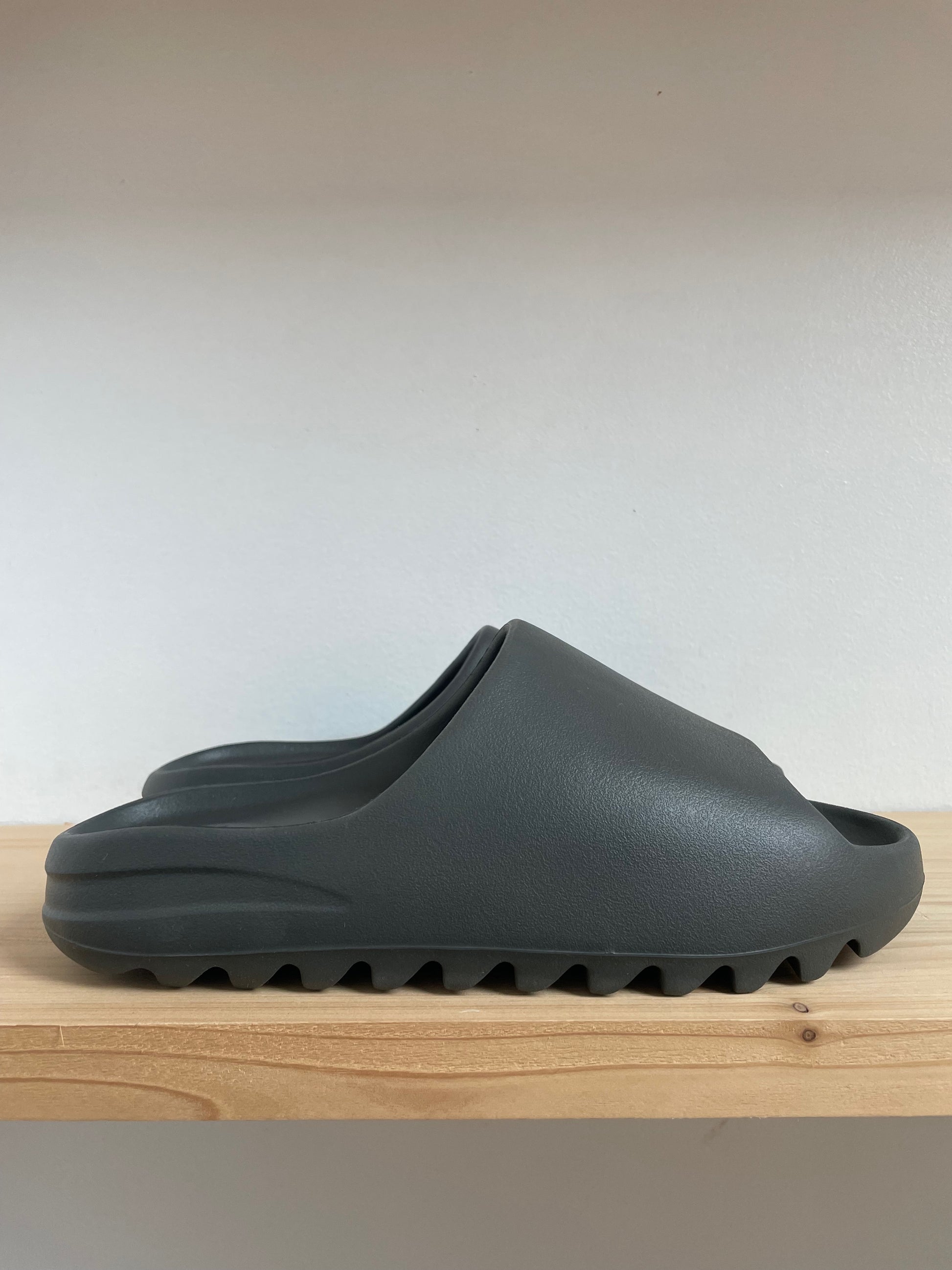 Yeezy Slide Dark Onyx