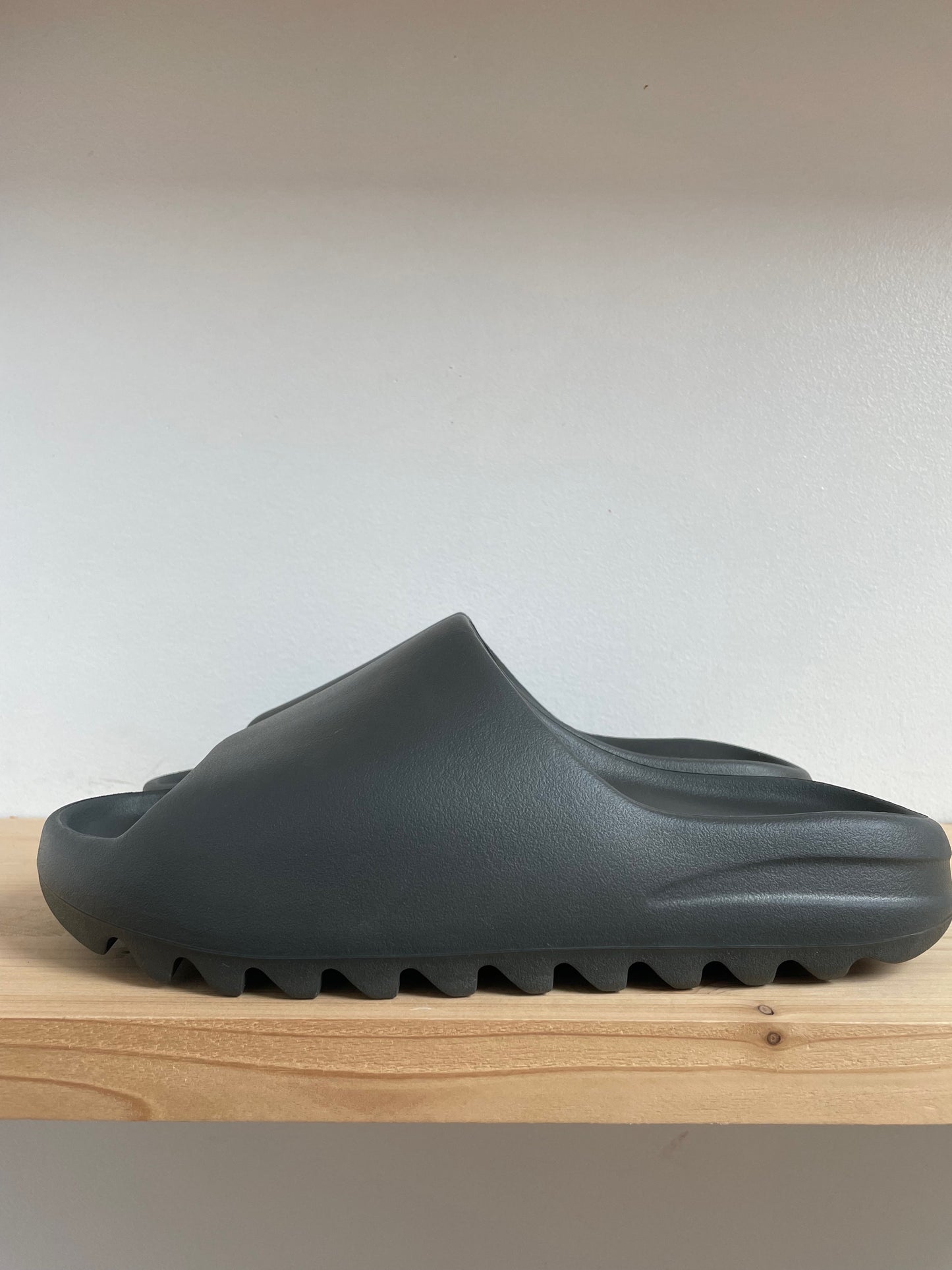 Yeezy Slide Dark Onyx