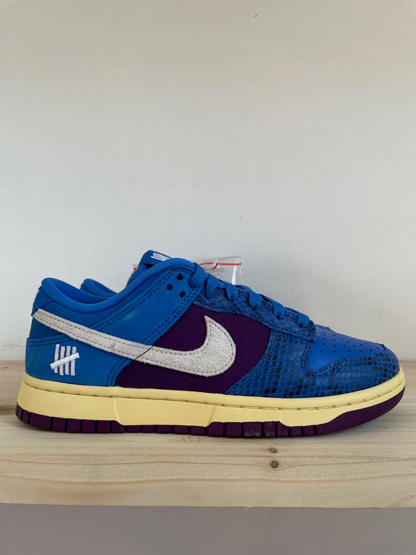 ANTWERP SNKR - Nike Dunk Low Undefeated 5 On it Dunk vs. AF1