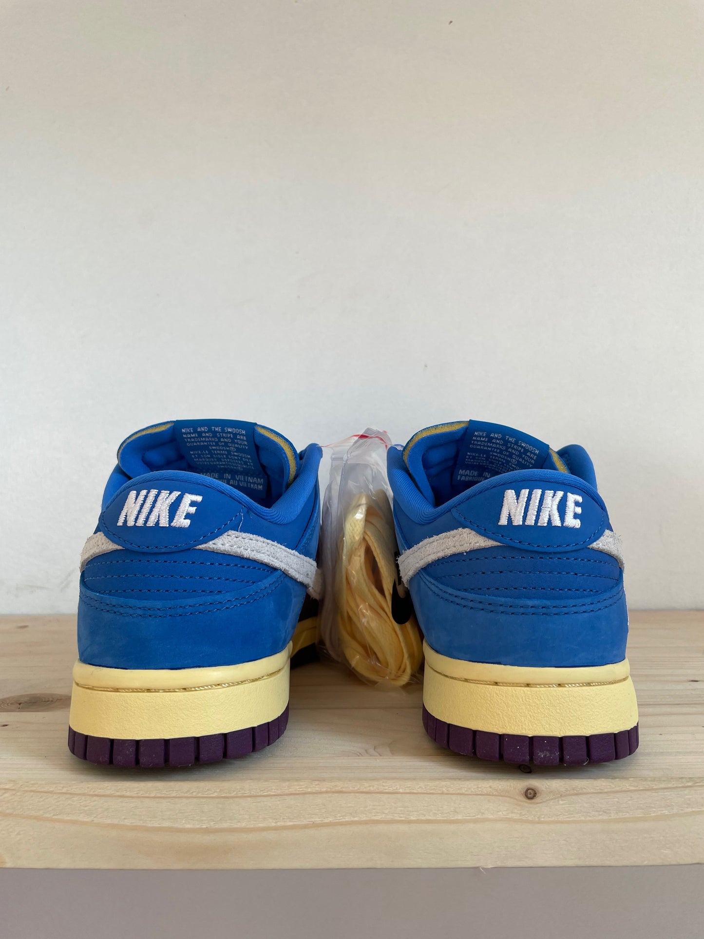 ANTWERP SNKR - Nike Dunk Low Undefeated 5 On it Dunk vs. AF1