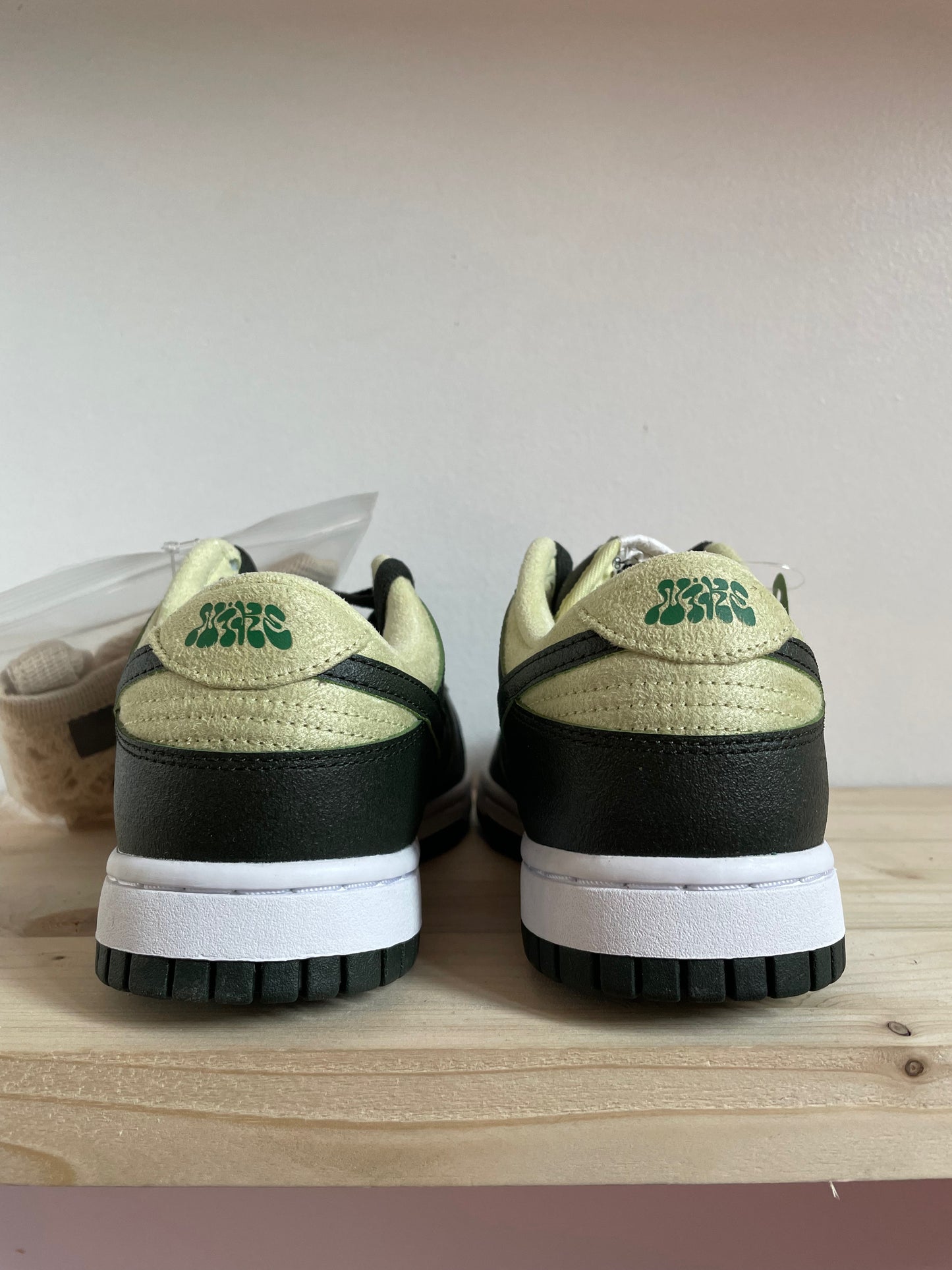 ANTWERP SNKR - Nike Dunk Low LX "Avocado"